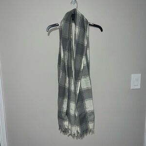 NWOT Grey white and cream colored plaid scarf